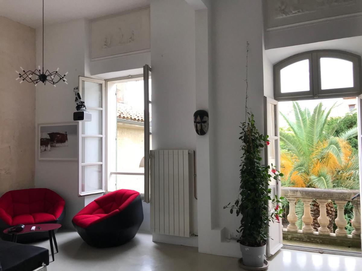 Appartement A La Roquette, Dans L'Hotel De Divonne, Classe. Arles Exterior foto