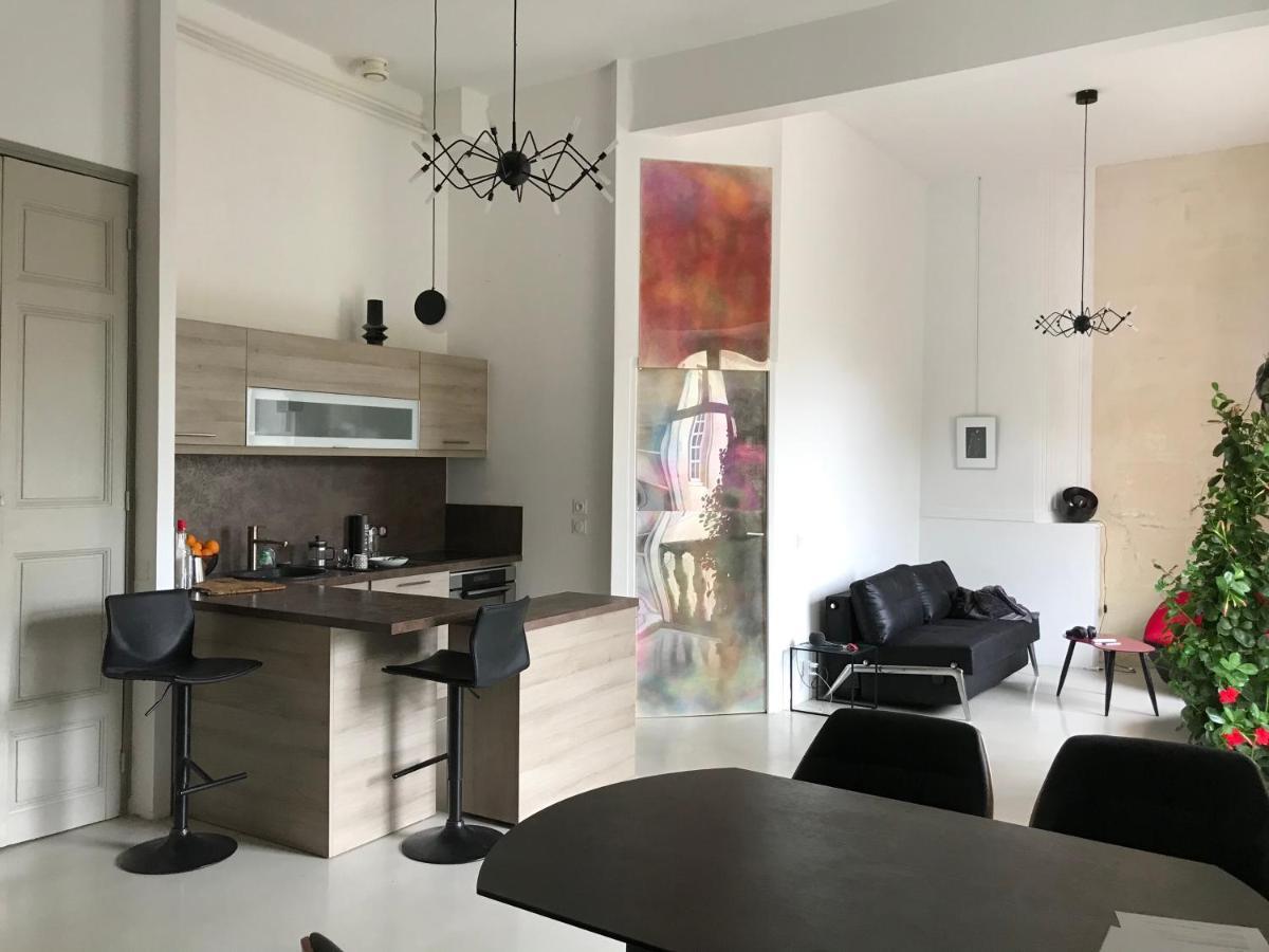 Appartement A La Roquette, Dans L'Hotel De Divonne, Classe. Arles Exterior foto