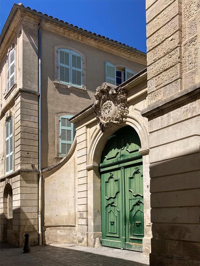 Appartement A La Roquette, Dans L'Hotel De Divonne, Classe. Arles Exterior foto
