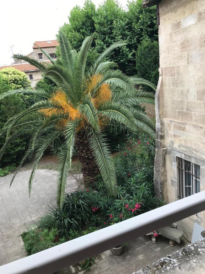 Appartement A La Roquette, Dans L'Hotel De Divonne, Classe. Arles Exterior foto